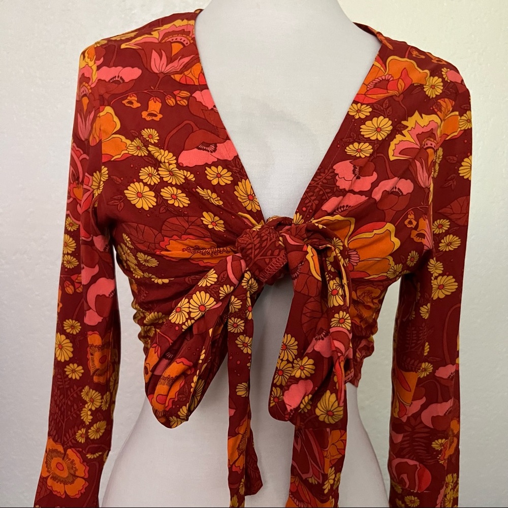 Floral Front Tie Bell Sleeve Crop Top Large & Medium Shorts - Picture 8 of 10